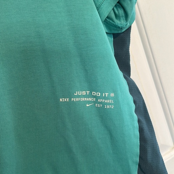 Nike men’s green color block dri fit shirt size XL - Picture 2 of 4